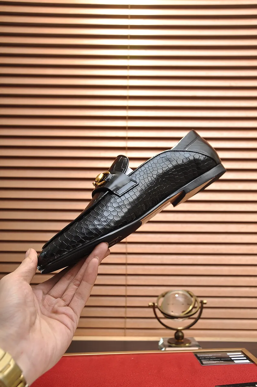 Men's shoes 💰520💶【GUCCI】 (High-end Niuli) New 🍀Gucci* - top version Gucci Peas shoes! Made of imported original cowhide, the inner top layer is comfortable cowhide lining! Original wear-resistant rubber outsole! High quality products! Code number 38-44!